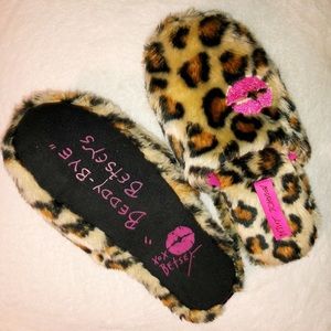 Betsy Johnson bed room slippers